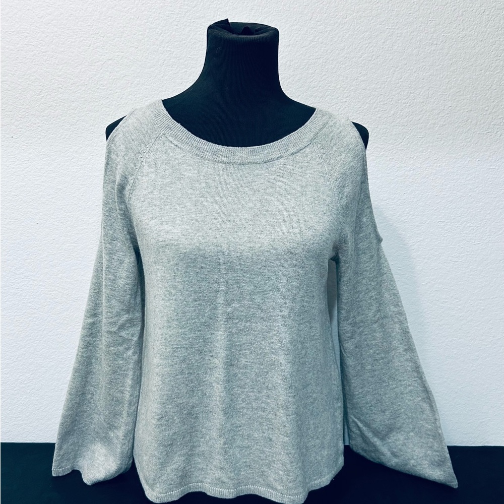 GAP Women’s Gray Soft Cold Shoulder Long Sleeves Sweater